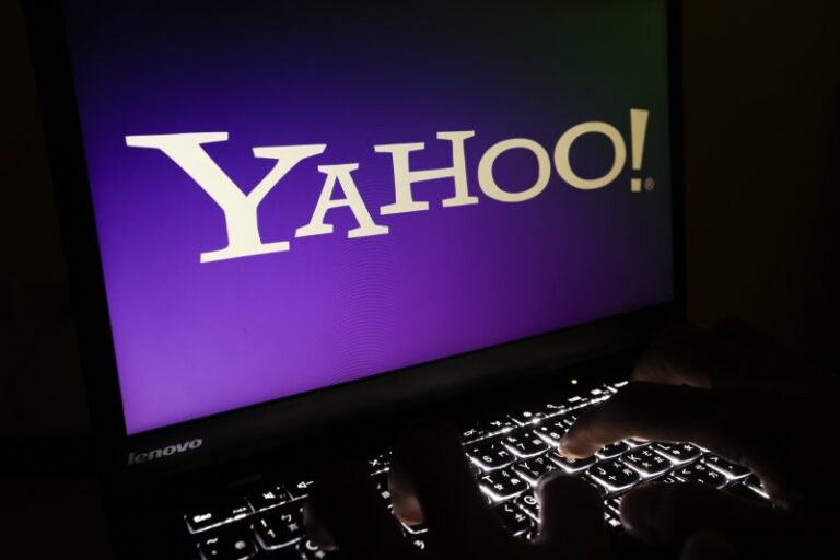 Έπεσε το Yahoo – Χωρίς πρόσβαση σε email εκατομμύρια χρήστες