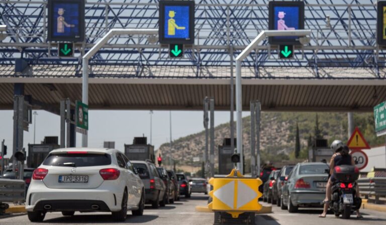 Πρωτομαγιά: Ομαλά εξελίσσεται η έξοδος των εκδρομέων στην εθνική οδό Αθηνών-Κορίνθου