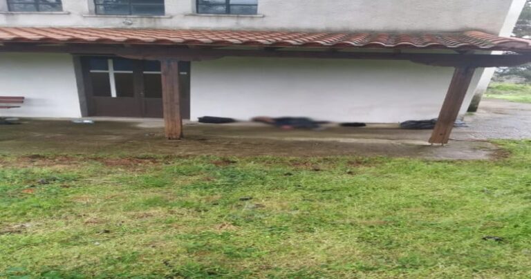 Κοίλα: 21χρονος βρέθηκε νεκρός έξω από εκκλησία (εικόνα)