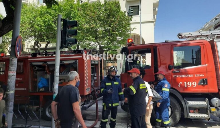 Φωτιά σε κατάστημα εστίασης στο κέντρο της Θεσσαλονίκης