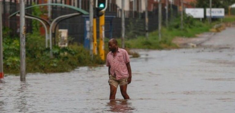 Νότια Αφρική: Οι χειρότερες πλημμύρες στην ιστορία της χώρας – Πάνω από 300 νεκροί (εικόνες)