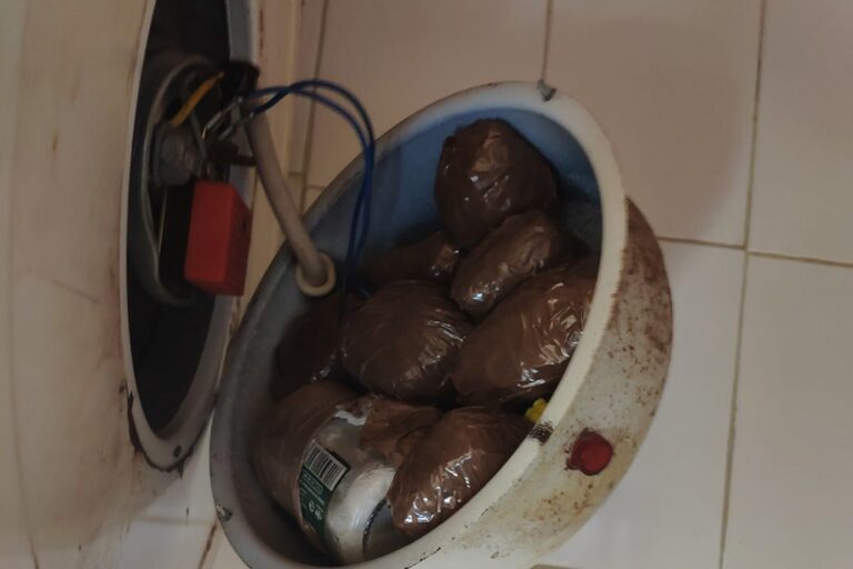 Ρέθυμνο: 47χρονος έκρυβε κοκαΐνη μέσα σε θερμοσίφωνα – Οδηγήθηκε στη φυλακή (βίντεο)