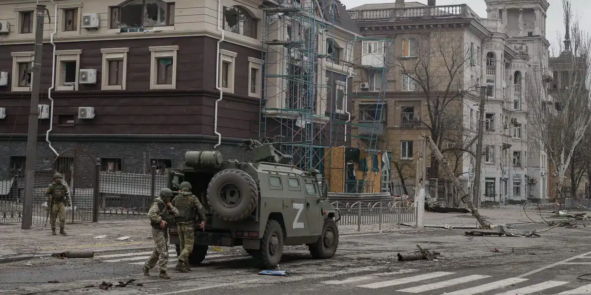 στρατιώτες στη μαριούπολη στην ουκρανία