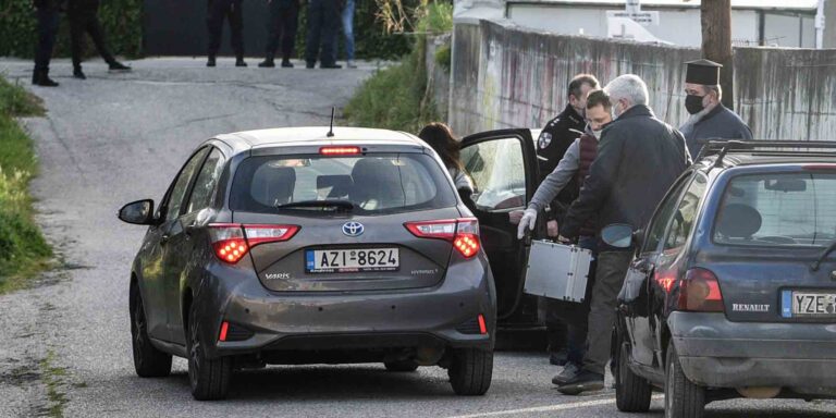 Κλιμάκιο της Αστυνομίας με το tablet της Τζωρτζίνας