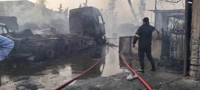 Στάχτες στο Κέντρο Ανακύκλωσης στη ΒΙ.ΠΕ. – Η Πυροσβεστική έσωσε τις γειτονικές επιχειρήσεις