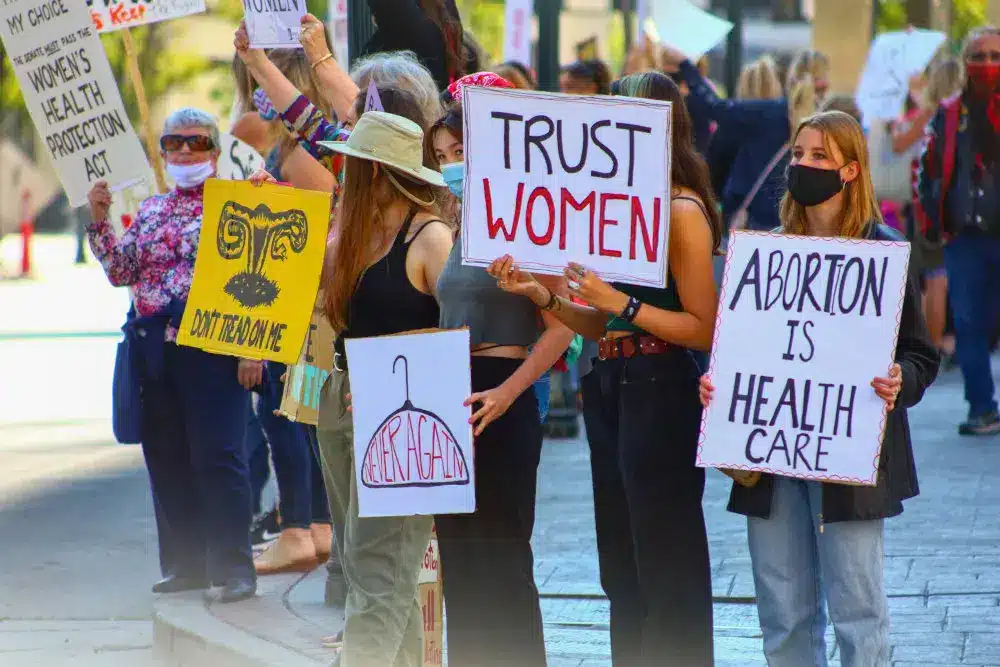 Διαμαρτυρίες για το δικαίωμα στην άμβλωση
