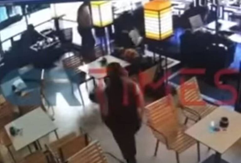 Κατερίνη: Αστυνομικός σώζει νεαρή που καταρρέει μέσα σε καφετέρια – Συγκλονιστικό βίντεο
