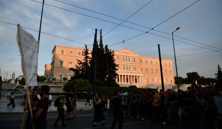 Επανήλθε η ομαλότητα στο κέντρο της Αθήνας – Ολοκληρώθηκε η πορεία διαμαρτυρίας