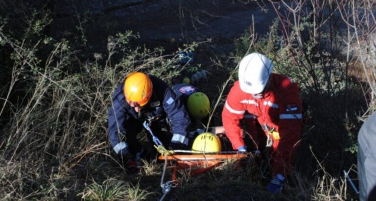 Όλυμπος: Αίσιο τέλος στην επιχείρηση διάσωσης τραυματισμένου περιπατητή – Οι πυροσβέστες επιχειρούσαν όλη νύχτα