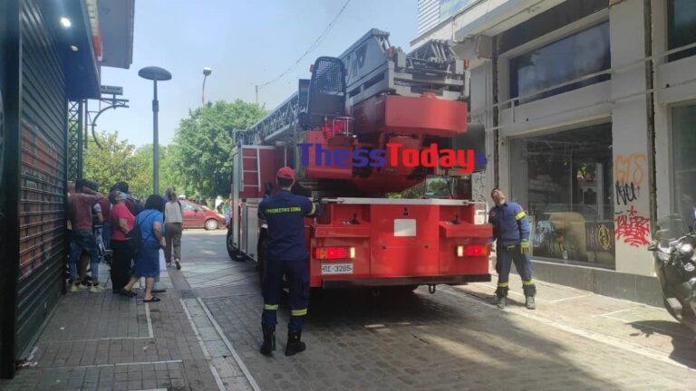 Φωτιά στη Θεσσαλονίκη: Απεγκλωβίστηκαν 44 άτομα – Δύο διασωληνωμένοι στο Παπανικολάου (βίντεο)