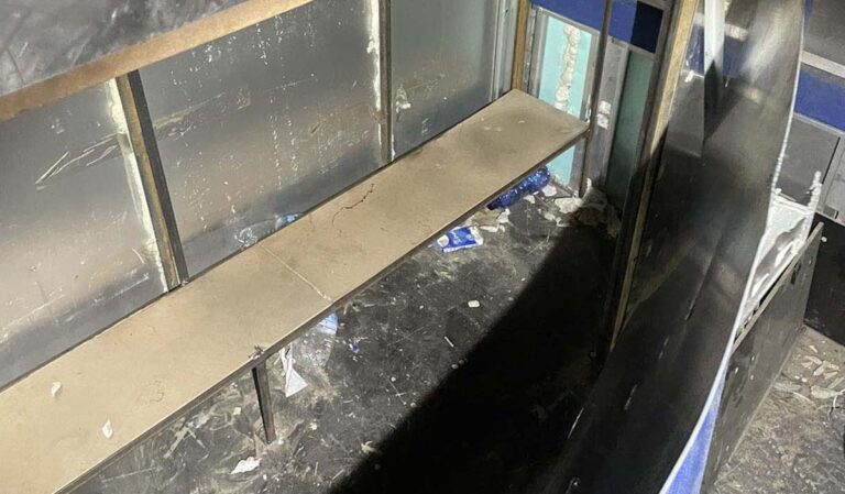 Θεσσαλονίκη: Μέσα σε αυτή την κρύπτη φορτηγού μετέφεραν επτά αλλοδαπούς (εικόνες)