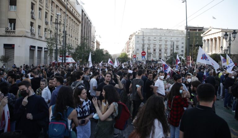 Αντιπολεμικό συλλαλητήριο στην Πανεπιστημίου – Απροσπέλαστο το κέντρο της Αθήνας