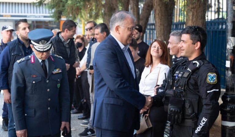 Θεοδωρικάκος: «Στηρίζουμε με πράξεις τους αστυνομικούς μας. Κοινωνία και πολιτεία τους οφείλουμε πολλά»