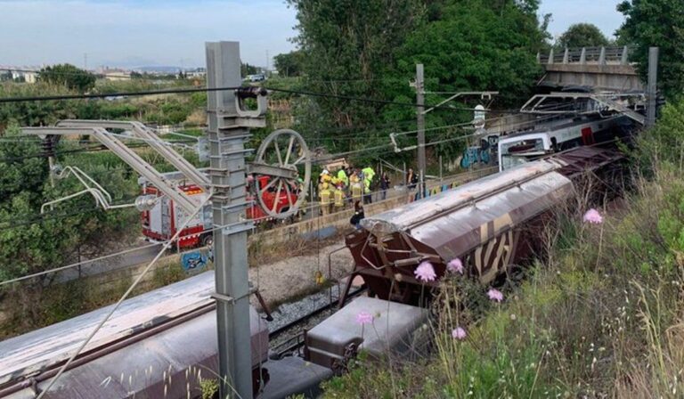 Ισπανία: Σύγκρουση τρένων κοντά στη Βαρκελώνη – Ένας νεκρός και 85 τραυματίες