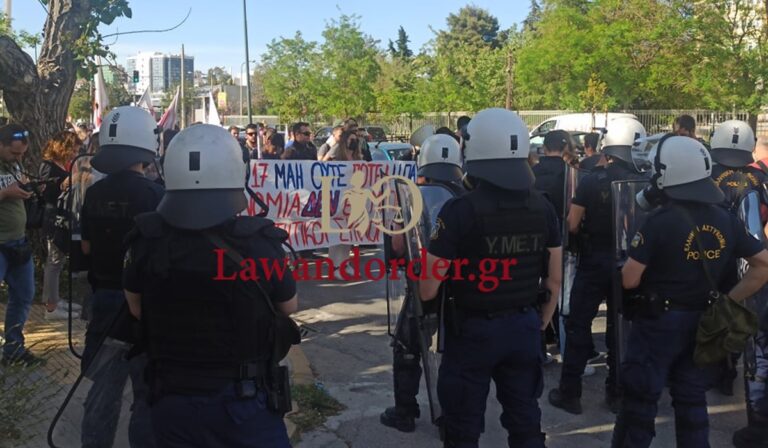 Διαμαρτυρία φοιτητών έξω από το υπουργείο Προστασίας του Πολίτη για την πανεπιστημιακή αστυνομία (εικόνες & βίντεο)