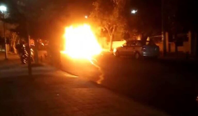 Μπαράζ εμπρησμών τα ξημερώματα – Πυρπόλησαν επτά οχήματα στην Καισαριανή