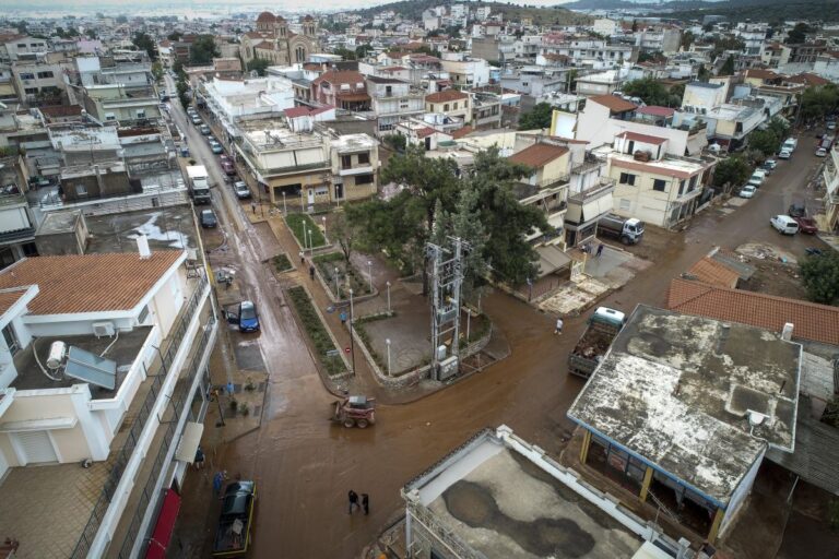 Καταστροφές στη Μάνδρα