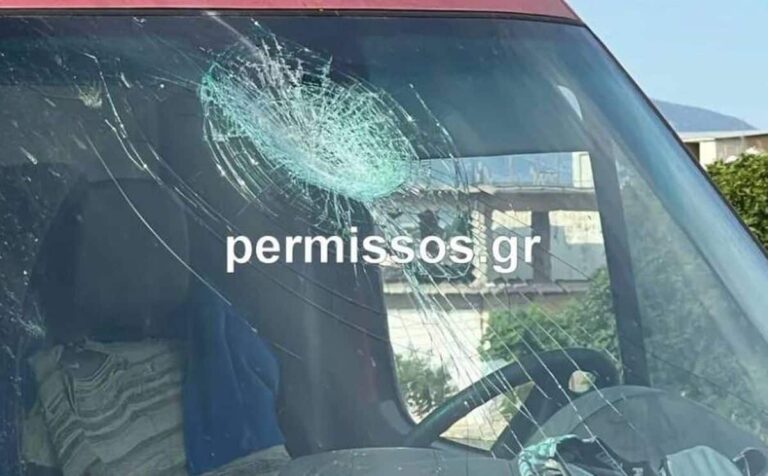 Θήβα: Ρομά πέταξαν πέτρες σε διερχόμενα αυτοκίνητα και έσπασαν τρία παρμπρίζ