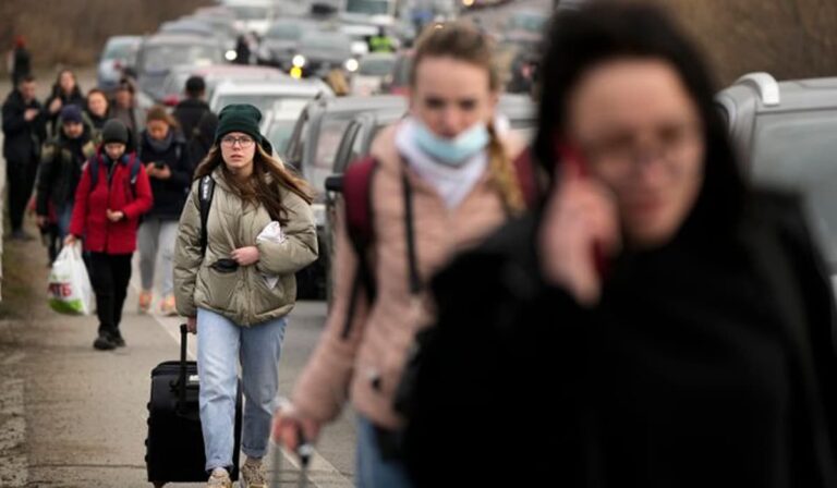 Στους 1.012 οι Ουκρανοί πρόσφυγες που εισήλθαν στην Ελλάδα μέσα σε 24 ώρες