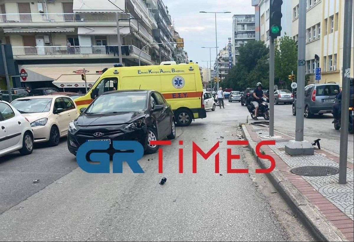 τροχαίο στη θεσσαλονίκη με μια τραυματία