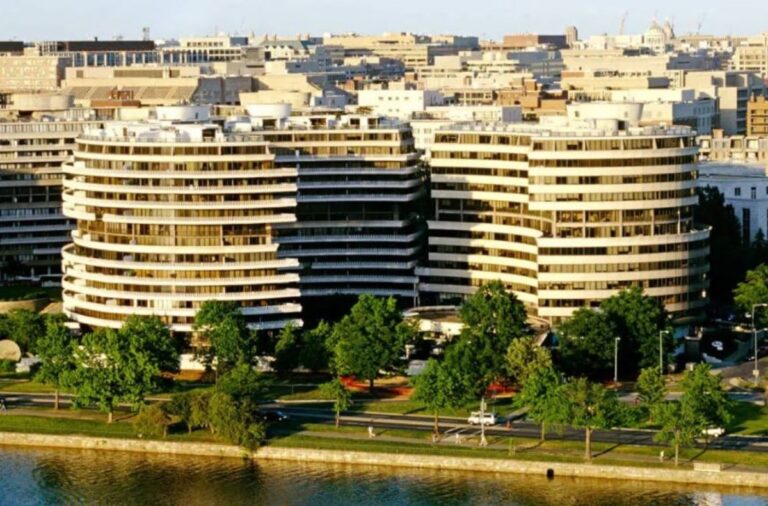Watergate: Το μεγαλύτερο σκάνδαλο των ΗΠΑ με χιλιάδες υποκλοπές που «έριξε» τον Νίξον