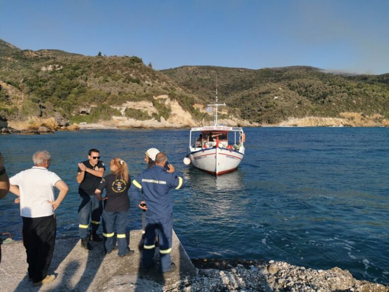 Τραγωδία από τη πτώση του ελικοπτέρου στη Σάμο: Νεκροί δύο επιβαίνοντες, διασώθηκε ο Ρουμάνος πιλότος