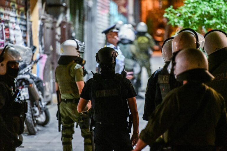 Δύο συλλήψεις για την επίθεση κατά αντρών των ΜΑΤ στα Εξάρχεια