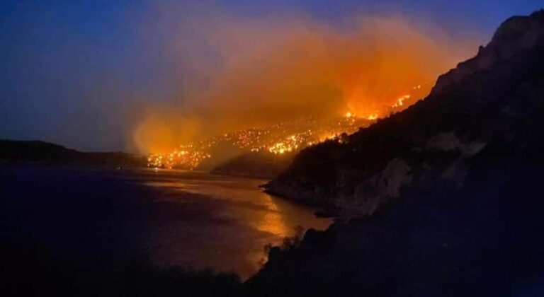 Φωτιά στο Ρέθυμνο: Δεν υπάρχει κάποιο ενεργό μέτωπο – Επιχειρούν 5 ελικόπτερα από το πρώτο φως της ημέρας