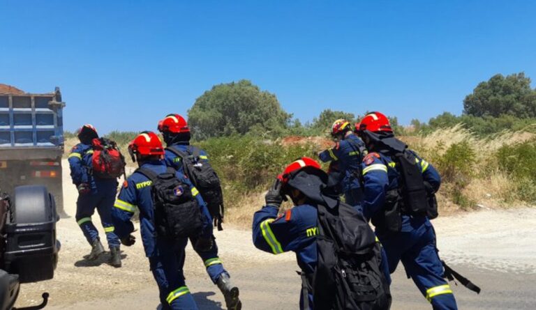 Δασοκομάντος εν δράσει στην Κρήτη – Ρίχτηκαν στη μάχη με τις φλόγες (εικόνα)