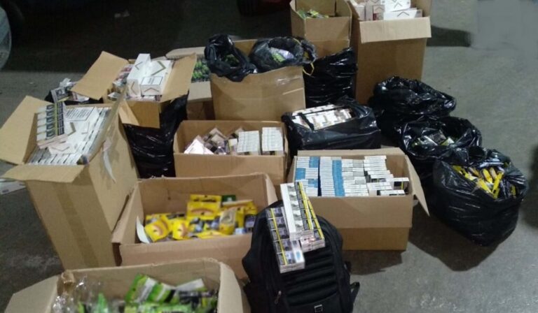 Θεσσαλονίκη: Χειροπέδες σε δύο άτομα που πουλούσαν λαθραία τσιγάρα στην Αριστοτέλους και σε λαϊκές