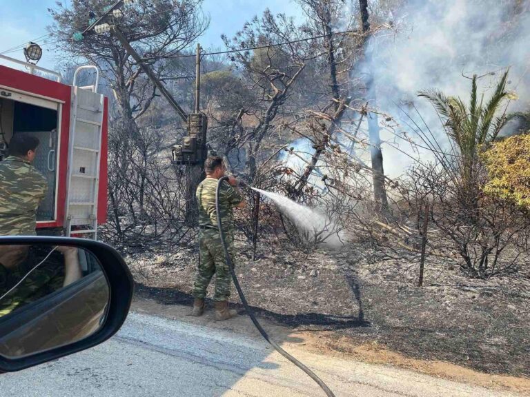 Χωρίς ενεργό μέτωπο η φωτιά στη Λέσβο