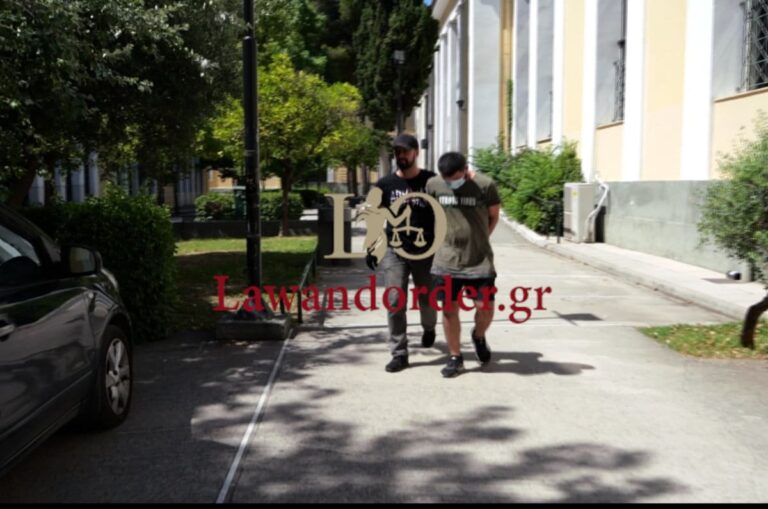 Στον ανακριτή ο ληστής σε σούπερ μάρκετ στα νότια προάστια (βίντεο)