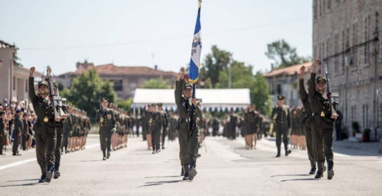 Με λαμπρότητα η ορκωμοσία των νέων Μονίμων Λοχιών στη ΣΜΥ Τρικάλων – Εντυπωσιακές φωτογραφίες