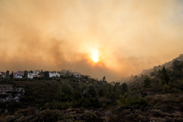 Φωτιά στην Πεντέλη: Εκκενώθηκε το Εθνικό Αστεροσκοπείο Αθηνών