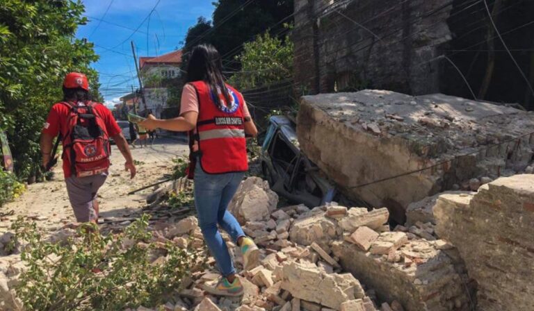 Φιλιππίνες: Εντολή για επιχείρηση έρευνας και διάσωσης μετά τον δυνατό σεισμό των 7,1 Ρίχτερ