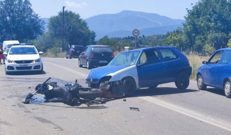 Σοβαρό τροχαίο με μηχανή έξω από την Κοζάνη – Στο νοσοκομείο ένας 28χρονος (βίντεο)