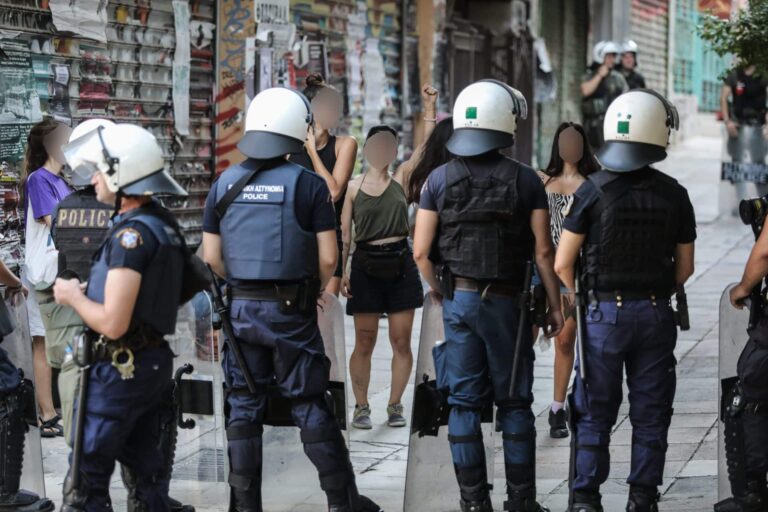 Εξάρχεια: Τρίτη ημέρα διαμαρτυριών και έντασης ενάντια στα έργα του μετρό (εικόνες)