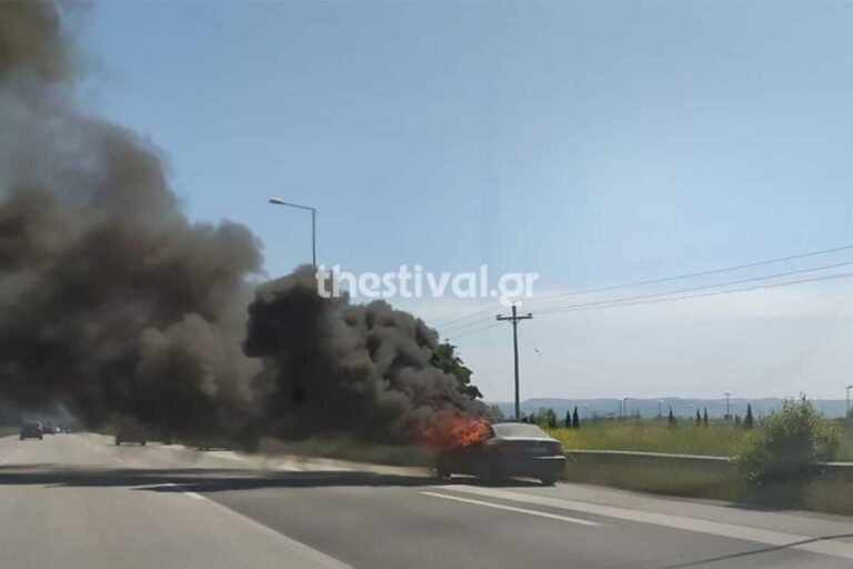 Χαλκιδική: Μποτιλιάρισμα στην Μουδανιών – Άρπαξε φωτιά αυτοκίνητο