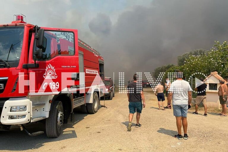 Πυρκαγιά στον Πύργο: Σε τρία σημεία επιχειρούν οι πυροσβέστες – Απομακρύνθηκαν κάτοικοι (εικόνες & βίντεο)
