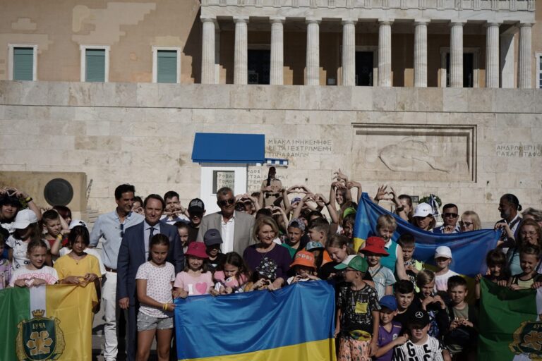 Έφτασε στην Ελλάδα η δεύτερη αποστολή παιδιών από την Ουκρανία (εικόνες)