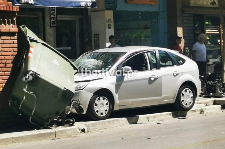 Θεσσαλονίκη: Τρελή πορεία ΙΧ – «Καβάλησε» πεζοδρόμιο και παρέσυρε μηχανάκια (βίντεο)