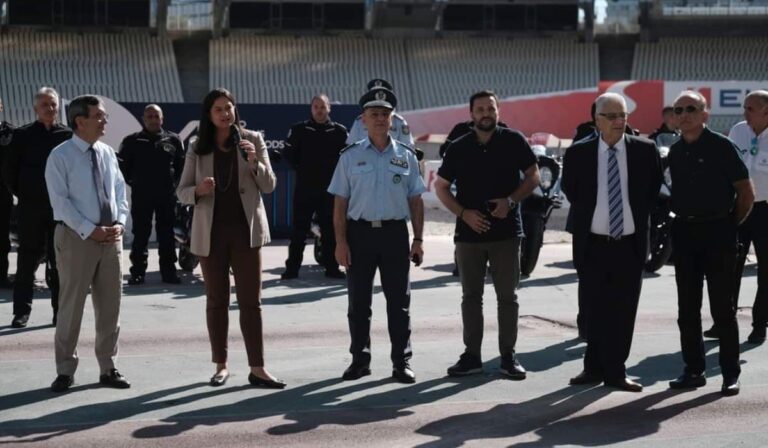 Μαθητές και μαθήτριες ενημερώνονται από την Ελληνική Αστυνομία για την οδική ασφάλεια (εικόνες)