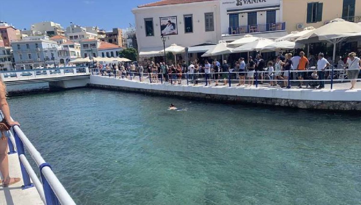 Τουρίστας βούτηξε στην λίμνη για να σώσει τα λεφτά του στην Κρήτη