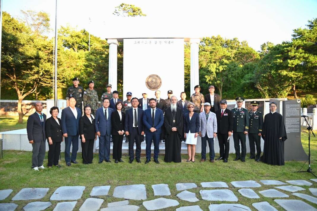 Στα εγκαίνια του νέου μνημείου Ελλήνων Πεσόντων στον πόλεμο της Κορέας ο Νίκος Χαρδαλιάς