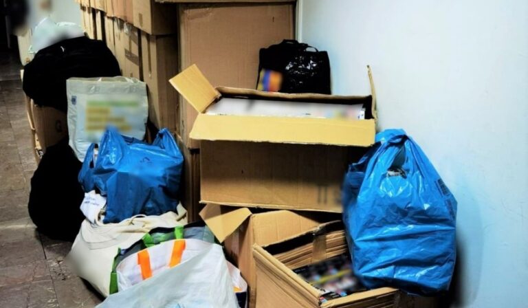 Ξάνθη: Συνελήφθη γυναίκα με 18.104 πακέτα λαθραία τσιγάρα και 2.331 συσκευασίες καπνού (εικόνες)