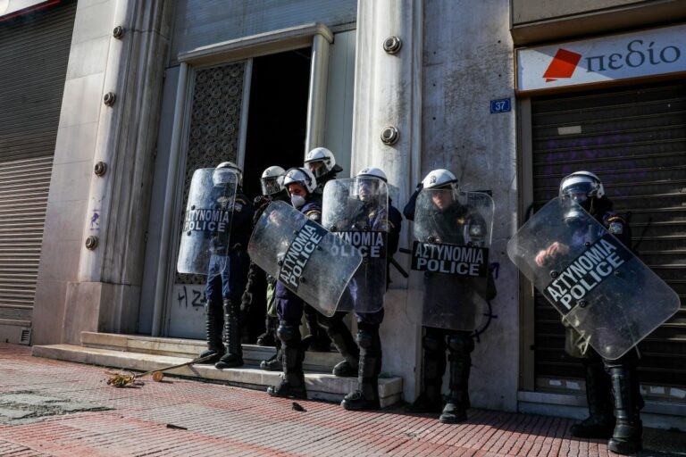 Σύλληψη επιδειξία στον Εθνικό Κήπο από άνδρες της ΥΜΕΤ