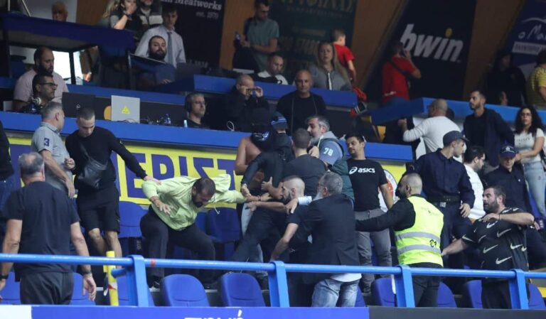 Σοβαρά επεισόδια στο ματς του Περιστερίου με την ΑΕΚ (εικόνες)