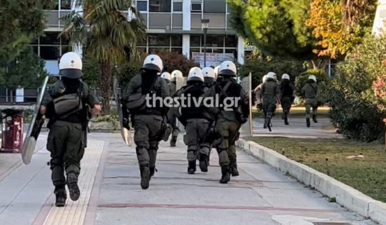 Επεισόδια στο ΑΠΘ μετά την πτώση φοιτητή από τον 3ο όροφο της Νομικής (βίντεο)