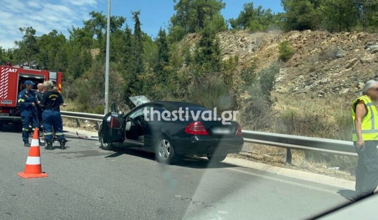 Χαλκιδική: Στις Φλόγες αυτοκίνητο εν κινήσει στην ΕΟ Θεσσαλονίκης- Μουδανιών