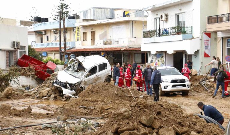 Κρήτη: Συγκλονίζει ο σύζυγος της 50χρονης στην Αγία Πελαγία – «Εγώ την εντόπισα, την έκρυβαν τα σκουπίδια» (εικόνες & βίντεο)